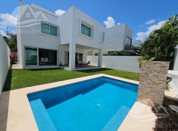Casa · 260m² · 3 Recámaras · 2 Estacionamientos · Casa en Venta en Cumbres