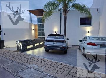 Casa · 247m² · 3 Recámaras · 2 Estacionamientos · Casa en Venta Lomas de Gran Jardin