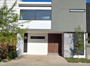 Casa de 3 habitaciones, Zapopan · Casa a Estrenar 3 Recs + Estudio en Altanza