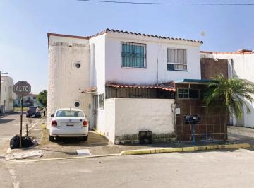 1 · En Venta Casa Fracc Geopinos II Al Norte de La Ciudad de Veracruz 3 Recamaras, Cluster con Alberca