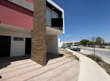 Casa · 115m² · 3 Recámaras · 2 Estacionamientos · Casa - Fraccionamiento Loma Bonita
