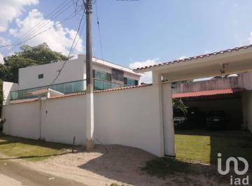 Casa · 200m² · 3 Recámaras · 3 Estacionamientos · Casa en Venta a 10 Minutos de Comalcalco, Veracruz