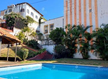 Casa · 827m² · 6 Recámaras · 3 Estacionamientos · Venta Casa en La Pradera, Cuernavaca - V398