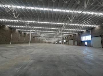 Bodega comercial · 1822m² · 12 Estacionamientos · Bodega en Renta