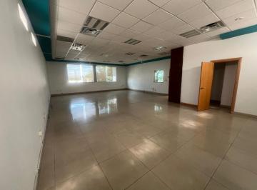 Oficina · 210m² · 4 Estacionamientos · Oficina en Renta