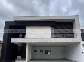 Casa · 425m² · 3 Recámaras · 3 Estacionamientos · Casa en Venta en Santiago
