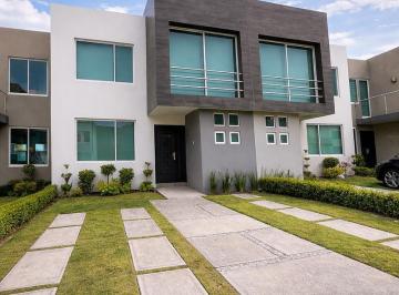 Casa en condominio · 145m² · 3 Recámaras · 2 Estacionamientos · Casa en Renta en San Mateo Atenco con Jardín