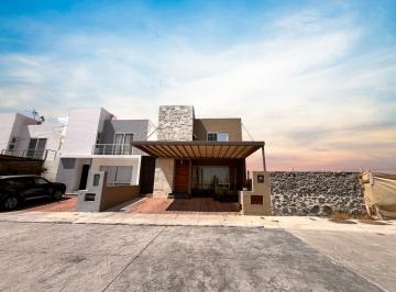 Casa · 165m² · 3 Recámaras · 2 Estacionamientos · Casa en Fraccionamiento Hacienda Campanario Miradores
