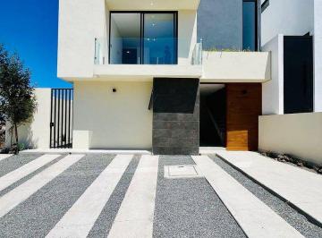 Casa · 190m² · 4 Recámaras · 3 Estacionamientos · Casa en Fraccionamiento Zibatá