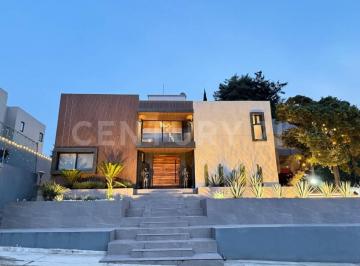 Casa · 495m² · 5 Recámaras · 3 Estacionamientos · Casa en Venta – Lomas de Valle Escondido, Zona Esmeralda, Estado de Mexico