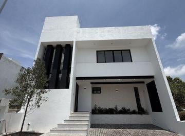 Casa · 330m² · 4 Recámaras · 2 Estacionamientos · Casa Arantza en Zibatá Querétaro
