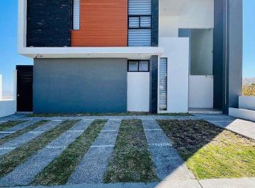 Casa · 346m² · 5 Recámaras · 3 Estacionamientos · Casa Emiliana en Zibatá Querétaro