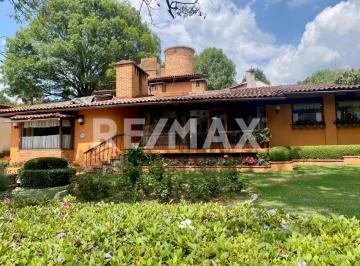 Casa · 464m² · 4 Recámaras · 4 Estacionamientos · Casa en Venta en Avandaro