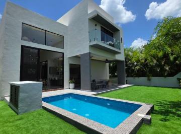 Casa de 4 habitaciones, Mérida · Casa con 4 Recámaras en Venta, 477 m² en Yucatán Country Club