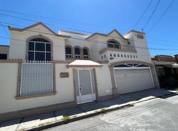 Casa de 4 habitaciones, Saltillo · Amplia Casa en Renta en Colonia Latinoamericana de Cuatro Recámaras