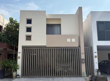 Casa · 140m² · 3 Recámaras · 2 Estacionamientos · Apv Casa en Renta en Privadas del Parque, Apodaca