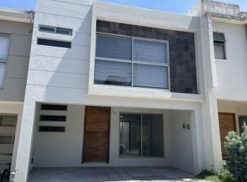 Casa de 3 habitaciones, Zapopan · Casa en Venta - Altavista Residencial