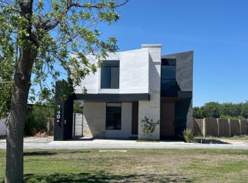 Casa de 4 habitaciones, Saltillo · Preciosa Residencia en Venta Al Norte de Saltillo