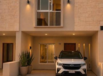 Se entrega en color blanco · Casa Nueva en Coto con Alberca en Tesistán