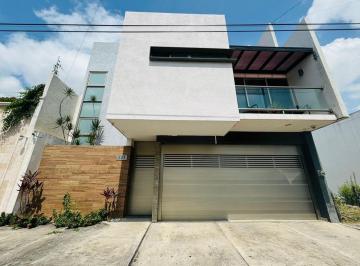 Casa · 424m² · 3 Recámaras · 2 Estacionamientos · Casa en Venta en Jardines Devirginia, Boca de Rio Veracruz
