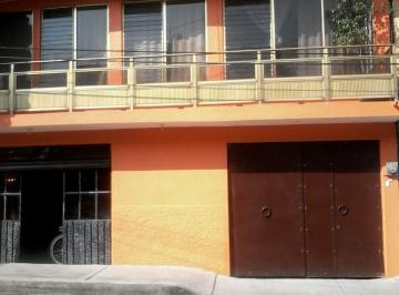 Casa de 3 habitaciones, Iztapalapa · Casa Habitacion con Local Comercial