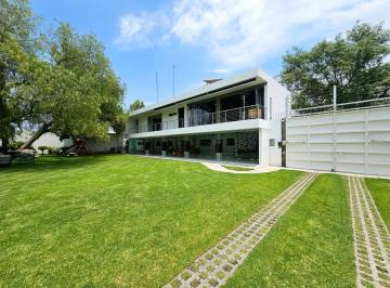Casa · 1000m² · 4 Recámaras · 6 Estacionamientos · Residencia en Venta 2,500 m² Atlixco La Moraleda $40,500,000