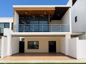 Casa · 222m² · 4 Recámaras · 2 Estacionamientos · Casa en Fraccionamiento Sotavento Zona Country Villahermosa