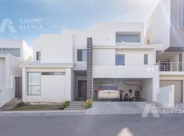 Casa · 400m² · 5 Recámaras · 2 Estacionamientos · Casa Pedregal del Valle