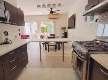 Casa en condominio de 3 habitaciones, Benito Juárez · ¡Oportunidad! Casa Amueblada Frente a Gran Plaza | Paneles y Doble Cristal