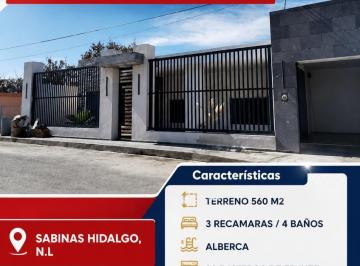Casa · 500m² · 3 Recámaras · 3 Estacionamientos · Casa de Estilo Contemporáneo en Venta - Sabinas Hidalgo, N. L