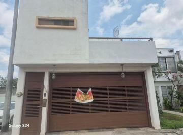 Casa de 3 habitaciones, Veracruz · Casa en Venta Paseo de Las Palmas Tejeria en Closter con Alberca y Seguridad