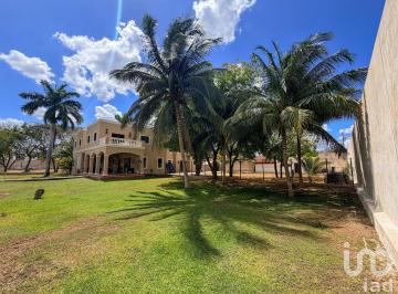 Casa · 577m² · 3 Recámaras · 2 Estacionamientos · Casa en Venta con 2,666 m² con Elevador y 3 Habitaciones en Dzitya Merida