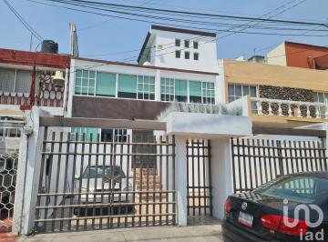 Casa · 192m² · 4 Recámaras · 2 Estacionamientos · Casa en Venta en El Mirador, Naucalpan, Estado de México