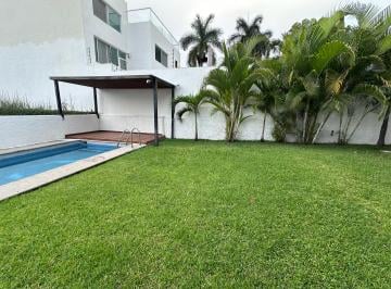 Casa de 3 habitaciones, Cuernavaca · Casa con Alberca, Jardín y Gran Iluminación en Lomas de Cuernavaca