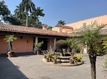 Casa · 1200m² · 7 Recámaras · 10 Estacionamientos · Casa Antigua Colonial, Centro de Cuernavaca