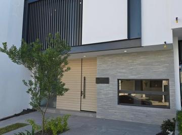 Casa · 230m² · 4 Recámaras · 2 Estacionamientos · Casa Valle Imperial