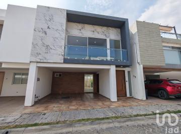 Casa · 260m² · 3 Recámaras · 2 Estacionamientos · Casa en Parque Mediterraneo