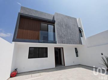 Casa · 166m² · 3 Recámaras · 2 Estacionamientos · Se Vende Hermosa Casa en Fraccionamiento Entre Alamedas en Atlixco Puebla