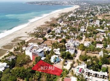 Terreno / Lote · 827m² · Lote Comercial de 827 m² a Una Cuadra de Playa Zicatela
