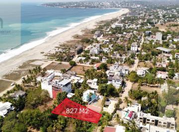 Terreno / Lote · 827m² · Lote Comercial de 827 m² a Una Cuadra de Playa Zicatela
