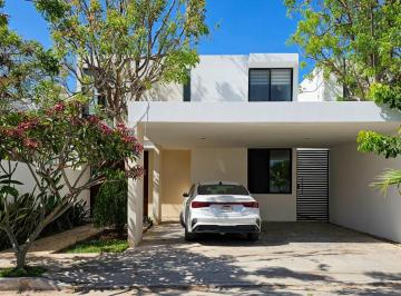 Casa de 3 habitaciones, Mérida · Casa en Venta en Real Montejo Mérida con Cochera Techada 3 Recámaras y Alberca