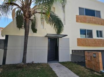 Casa de 3 habitaciones, Zapopan · Casa en Venta Jardin Real