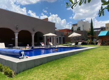 Casa de 3 habitaciones, San Miguel de Allende · Bonita Casa Amueblada. Nueva. Estilo Colonial Moderno. Casa Club. 8 Minutos del Centro.