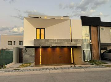 Casa · 232m² · 3 Recámaras · 4 Estacionamientos · Casa en El Molino Residencial y Golf