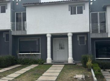 Casa de 3 habitaciones, Querétaro · Amplia Casa con Excelente Ubicación a Unos Pasos de Antea