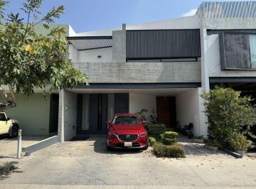 Casa en condominio de 4 habitaciones, Zapopan · Casa en Venta en Solares. Coto Valeira