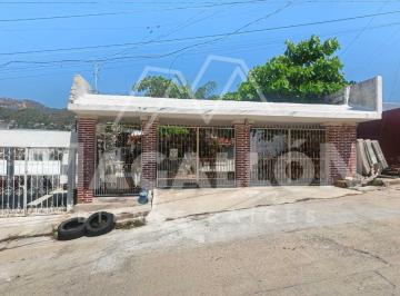 Casa · 180m² · 2 Recámaras · 2 Estacionamientos · Casa en Mozimba en Venta.
