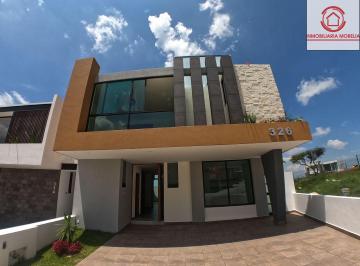 Casa · 231m² · 4 Recámaras · 3 Estacionamientos · Casa en Loma Alta
