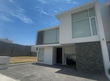 Casa · 210m² · 3 Recámaras · 3 Estacionamientos · Casa en Conjunto Habitacional Rincón de La Montaña