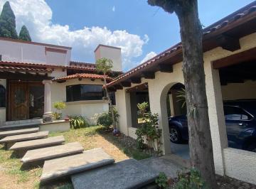 Casa · 600m² · 5 Recámaras · 5 Estacionamientos · Casa en Lomas de Santa Maria